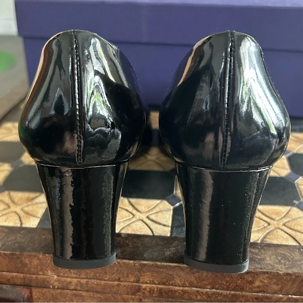 NIB RARE Stuart Weitzman Black Soft Patent Leather Kitten Heel Chic Pumps 8.5